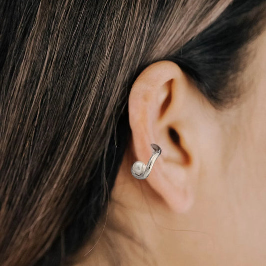 Ear cuff "Perla Flotante" - Casa TSUGU