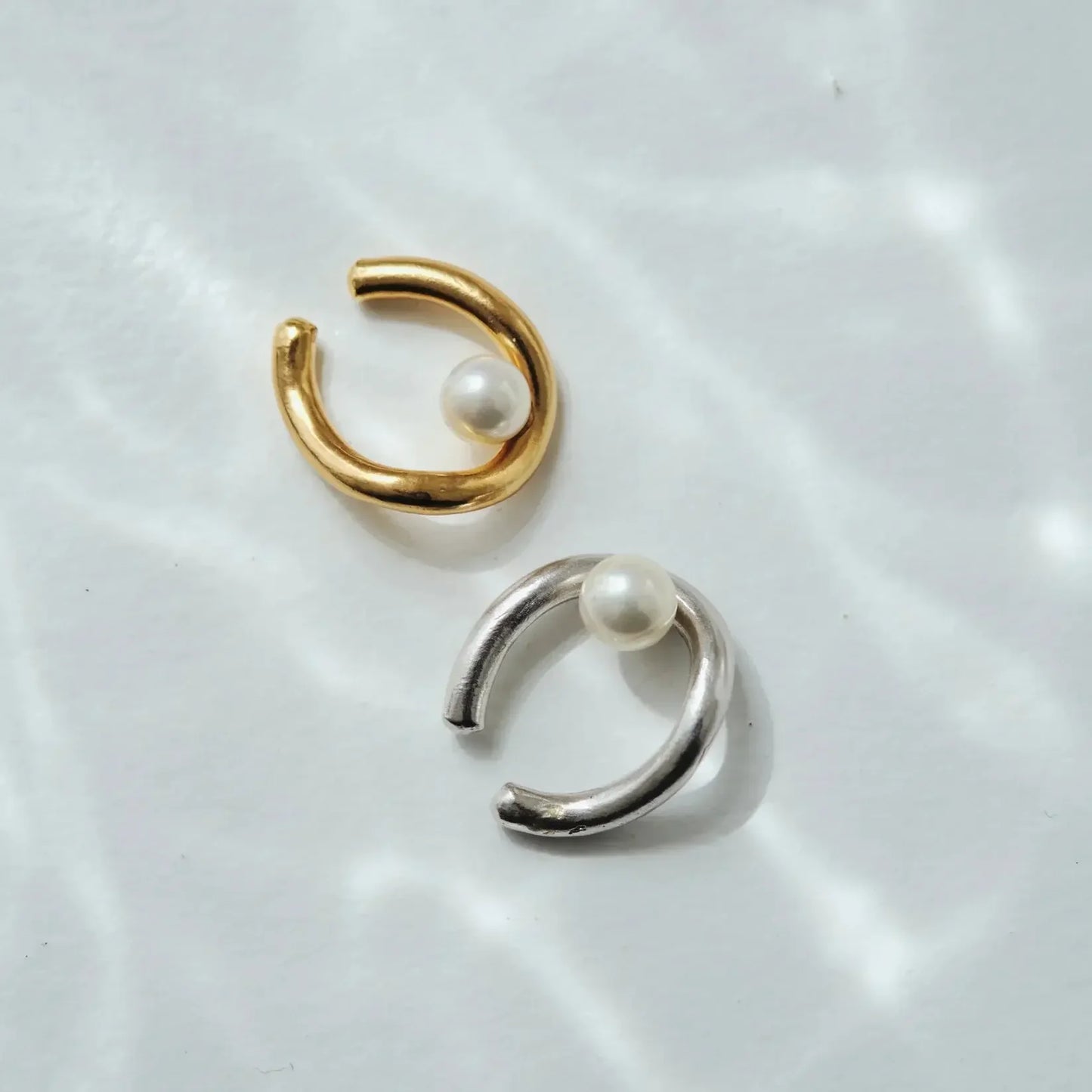 Ear cuff "Perla Flotante" - Casa TSUGU
