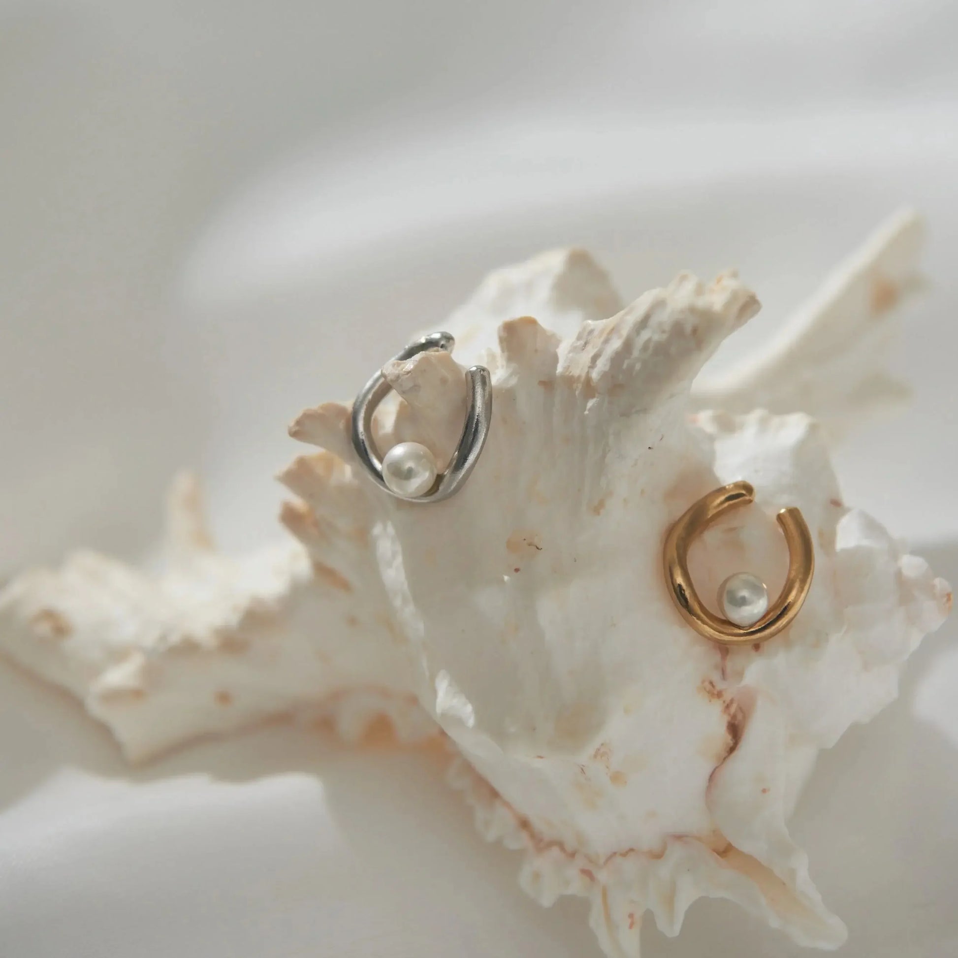 Ear cuff "Perla Flotante" - Casa TSUGU